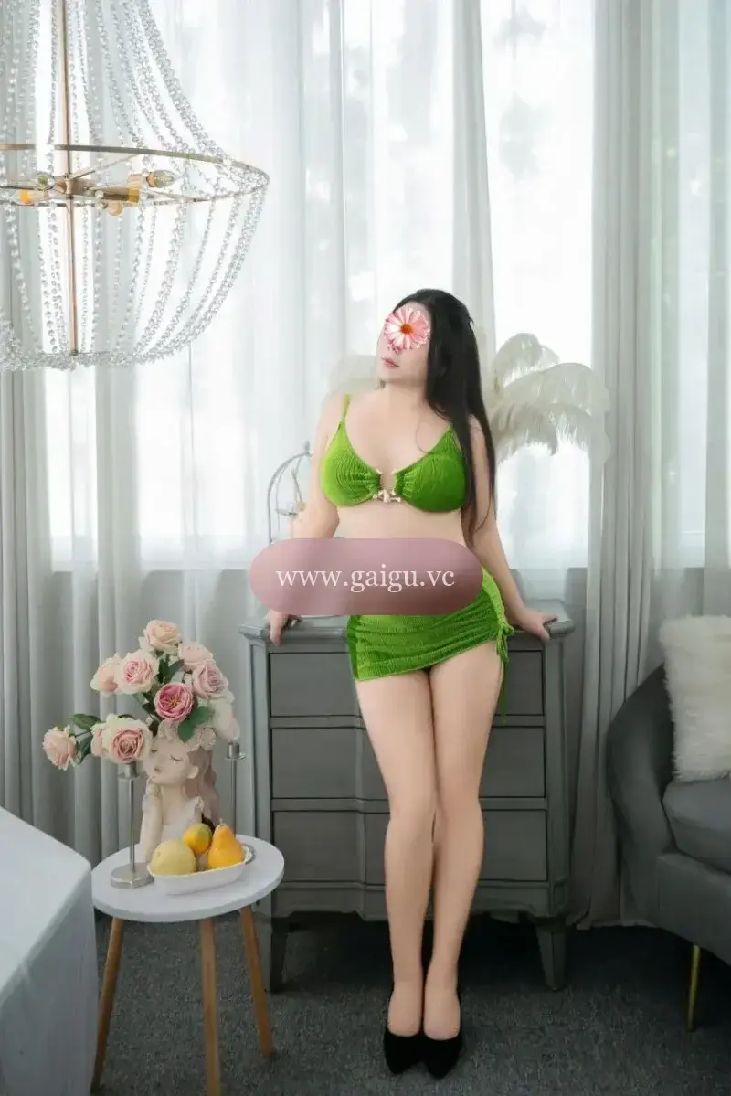 Hân Hân_ Gái xinh chiều khách, làm tình cực phê
