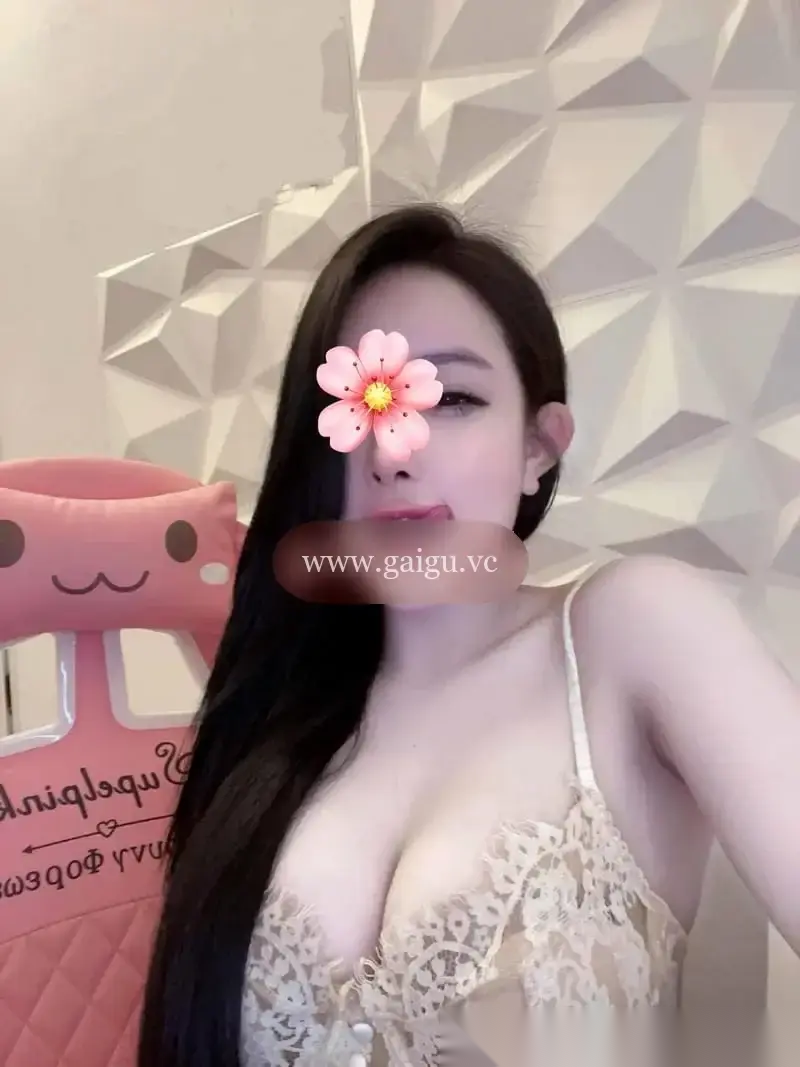 BÉ CAM SIÊU PHẦM DỄ THƯƠNG CÁ TÍNH LẦN ĐẦU ĐI LÀM